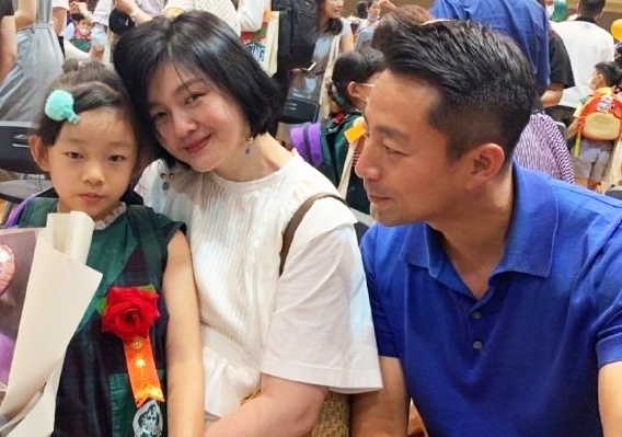 Uong Tieu Phi bi Tu Hy Vien cam cua hinh anh