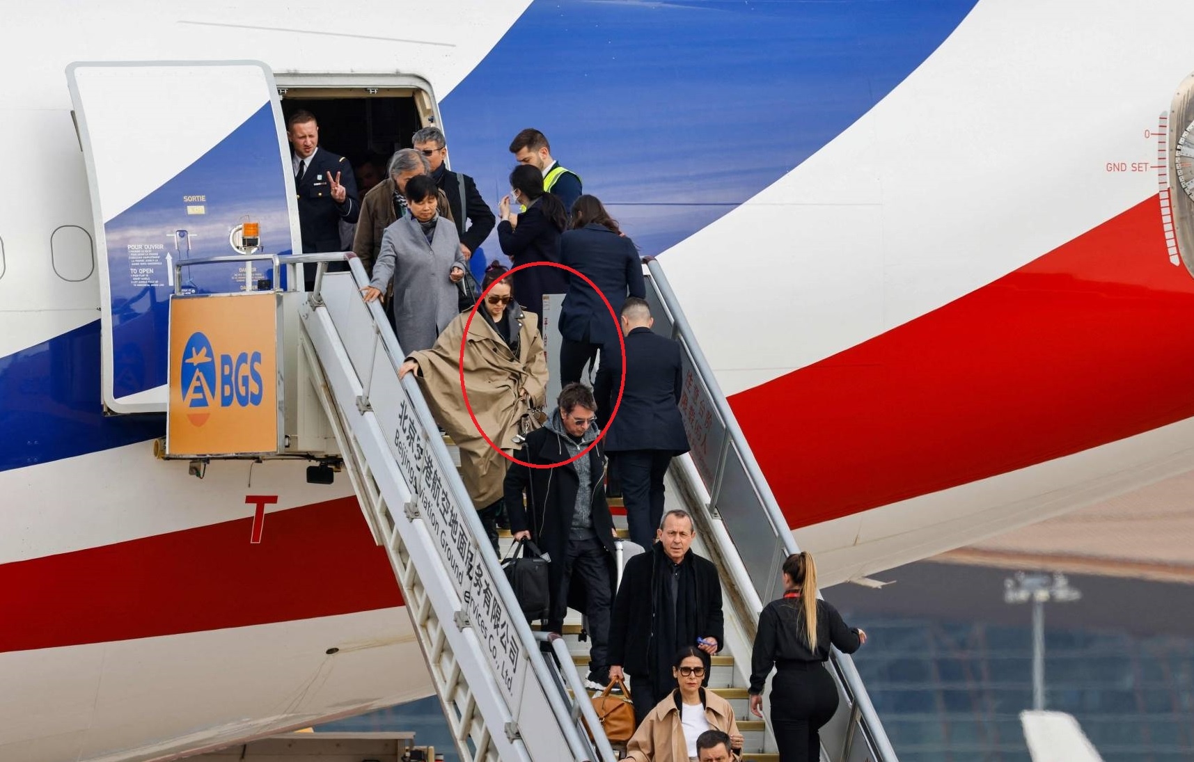 Vo chong Cung Loi thap tung Tong thong Phap den Trung Quoc hinh anh