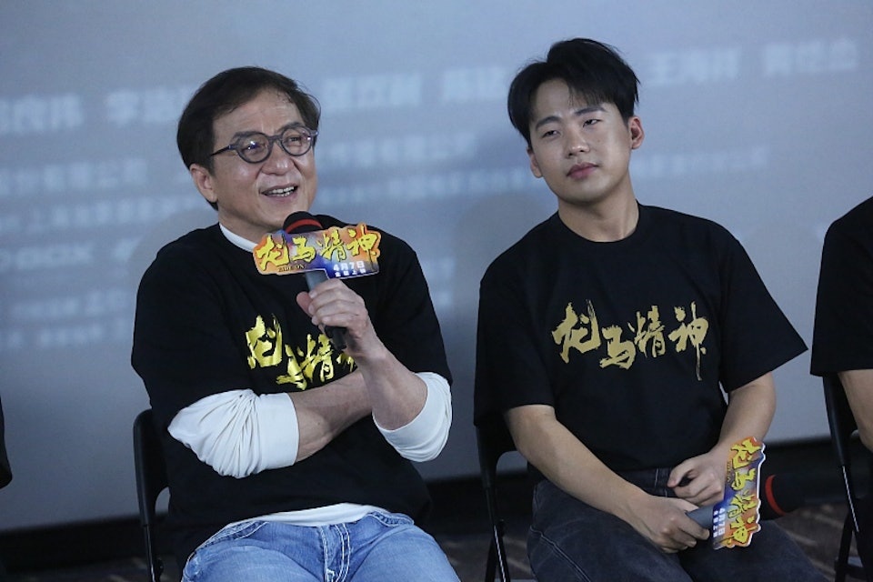 Thanh Long chan thuong anh 1