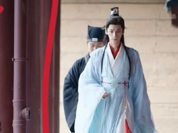 Ong truyen mau va san phim lo lieu trong phim co trang hinh anh