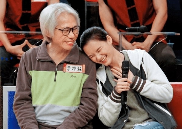 Nguoi vo kem 40 tuoi cua co nhac si Ly Khon Thanh bi duoi khoi nha hinh anh