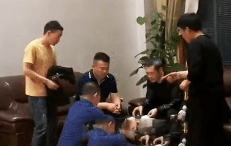 Vu dien vien xiec Trung Quoc tu vong: Gia dinh ky thoa thuan hoa giai hinh anh