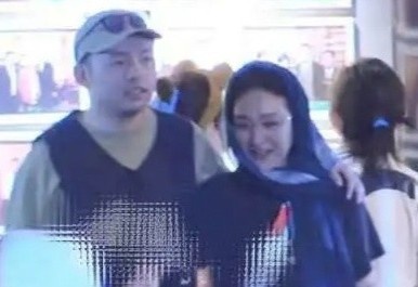 Chau Tan chung song voi ban trai kem 13 tuoi hinh anh