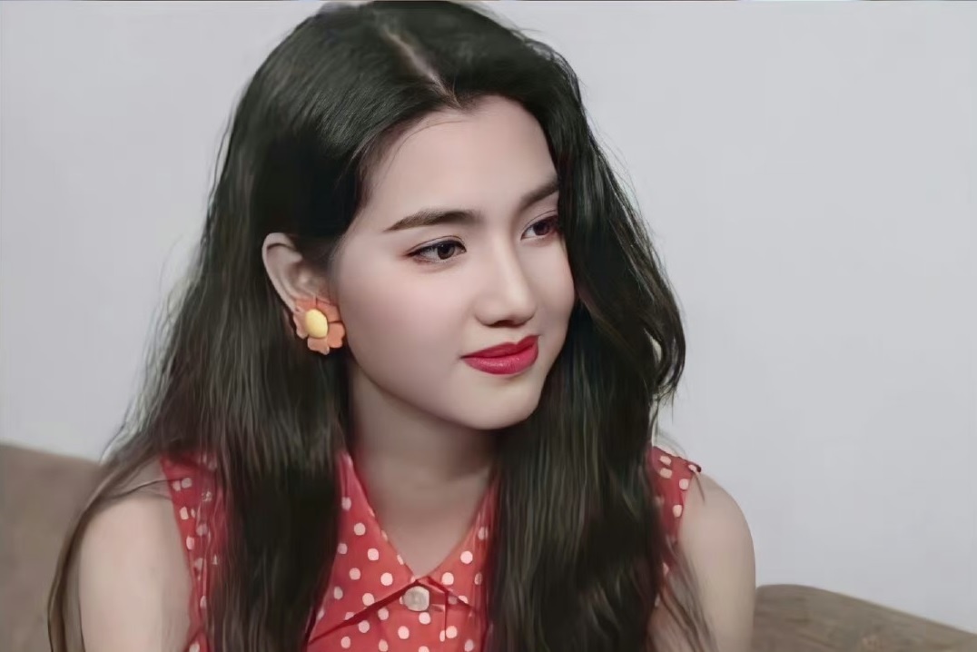 Hong Han xuat hien sau tuyen bo ly hon nguoi chong ngoai tinh hinh anh