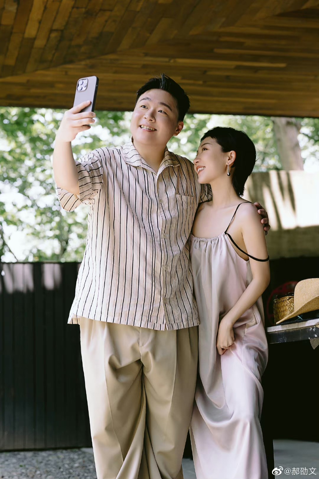 Hac Thieu Van cuoi anh 2