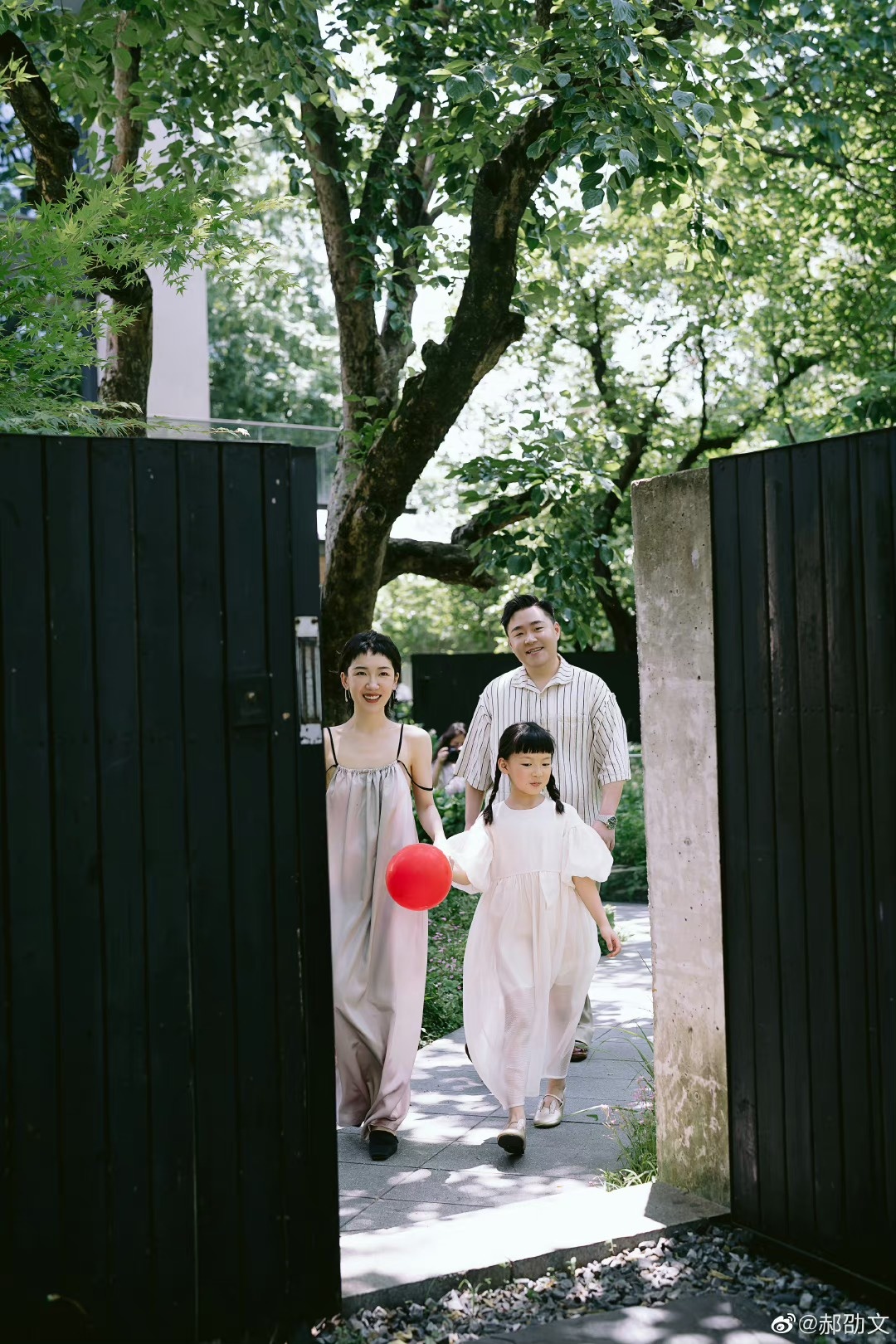 Hac Thieu Van cuoi anh 3