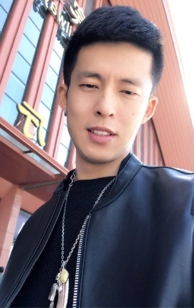 Ca sĩ Trung bị bắt ảnh 2 Ca si Trung bi bat anh 2