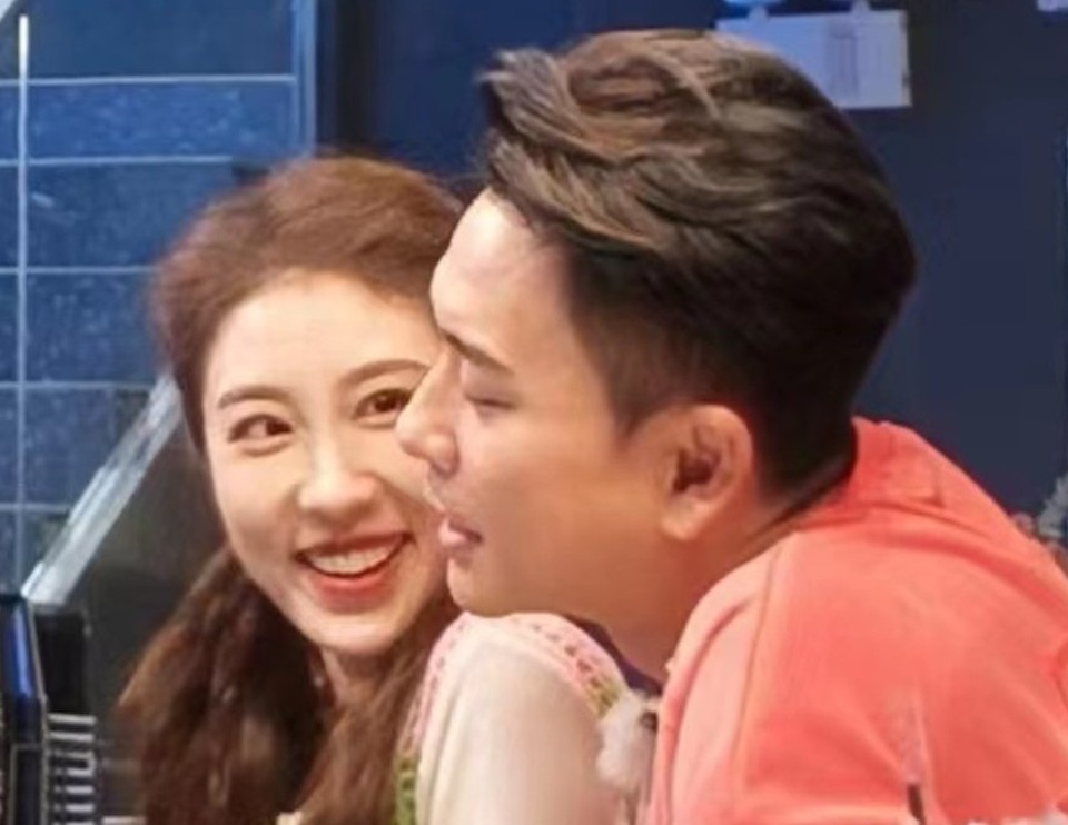 Huynh Tong Trach vuong nghi van hen ho nguoi dep kem 14 tuoi hinh anh