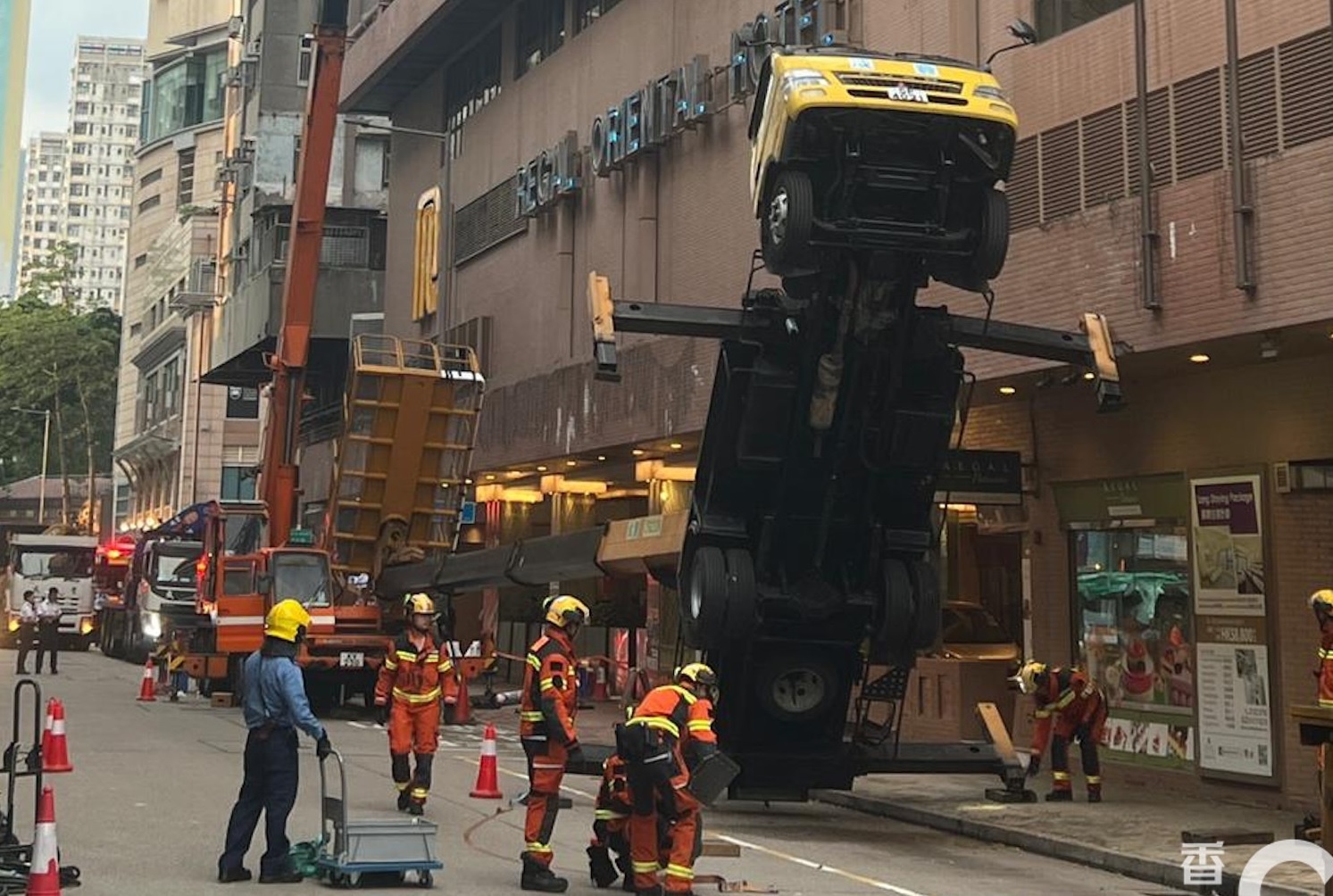 Tai nan phim truong o Hong Kong, 8 nguoi bi thuong hinh anh
