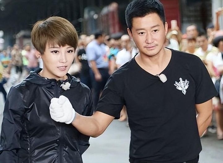 Ngo Kinh bi vo trach moc chuyen mot nam ruoi khong ve nha hinh anh