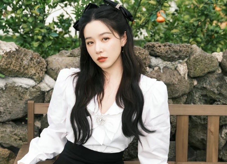 Nguoi dep 'Tan Hoan Chau cach cach' duoc cau hon hinh anh