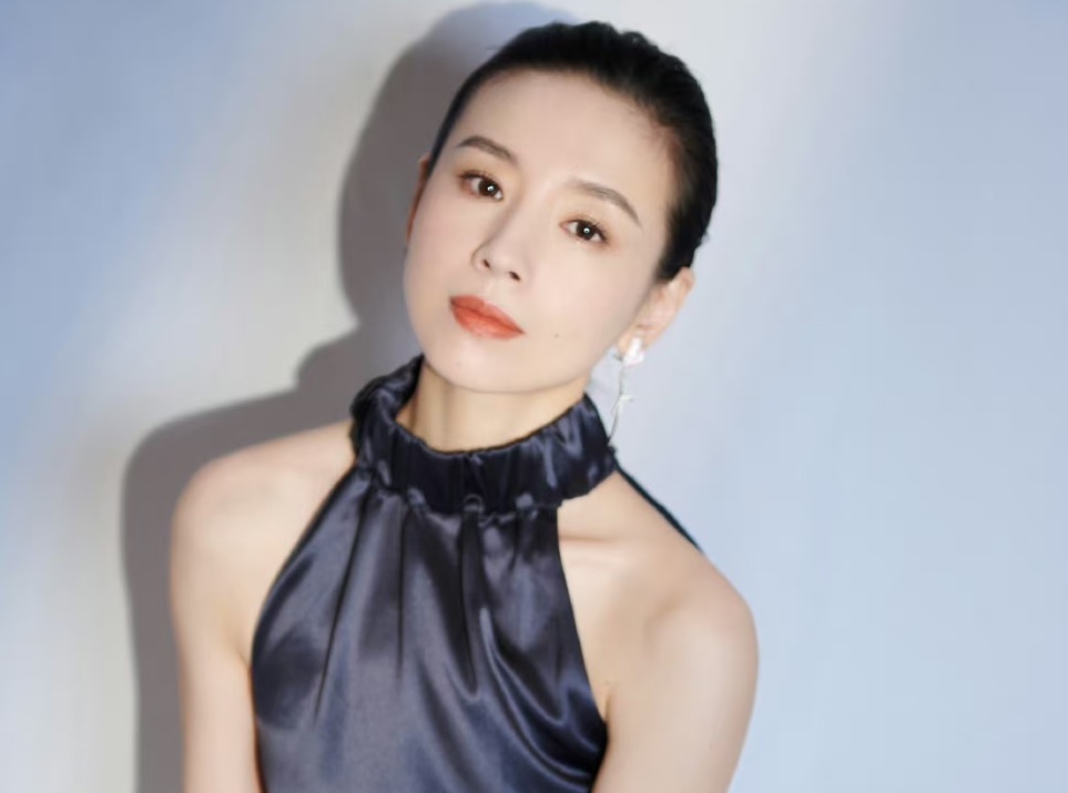 'Chuc Anh Dai' Dong Khiet song chat vat 10 nam vi scandal ngoai tinh hinh anh