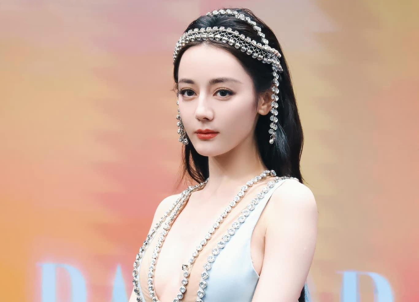 Dich Le Nhiet Ba gay that vong, nhan vo so loi che vi 'qua dep' hinh anh