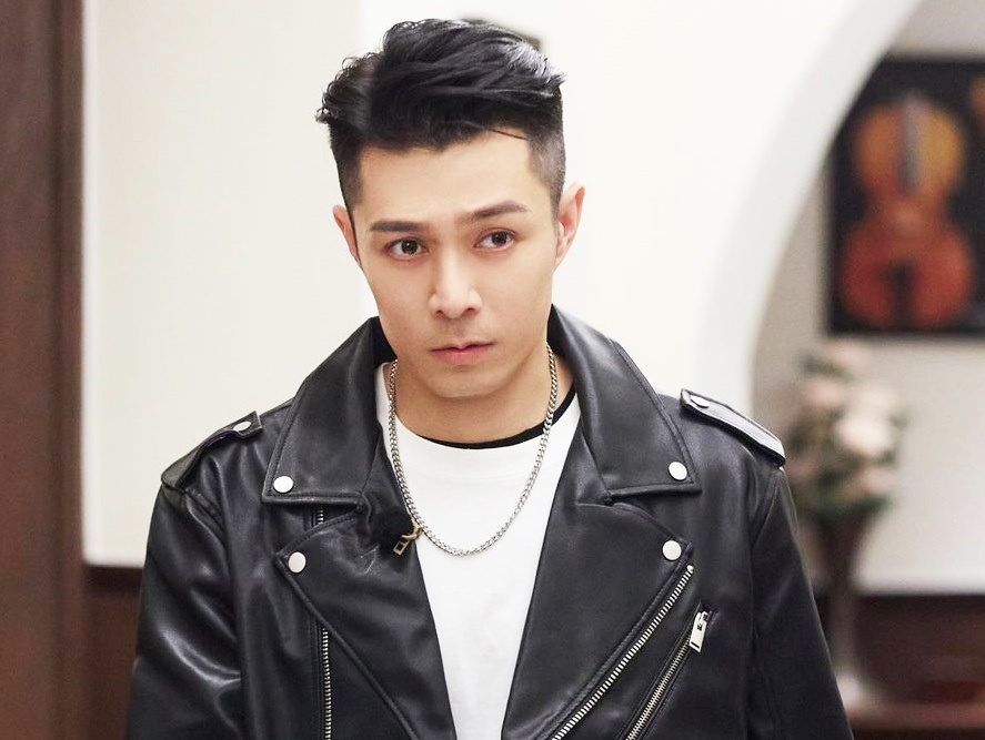 Chau Bach Hao bi phat tan anh trong phong tam hinh anh