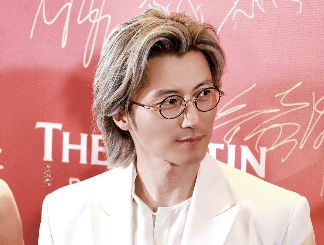 Dien mao moi cua Ta Dinh Phong hinh anh