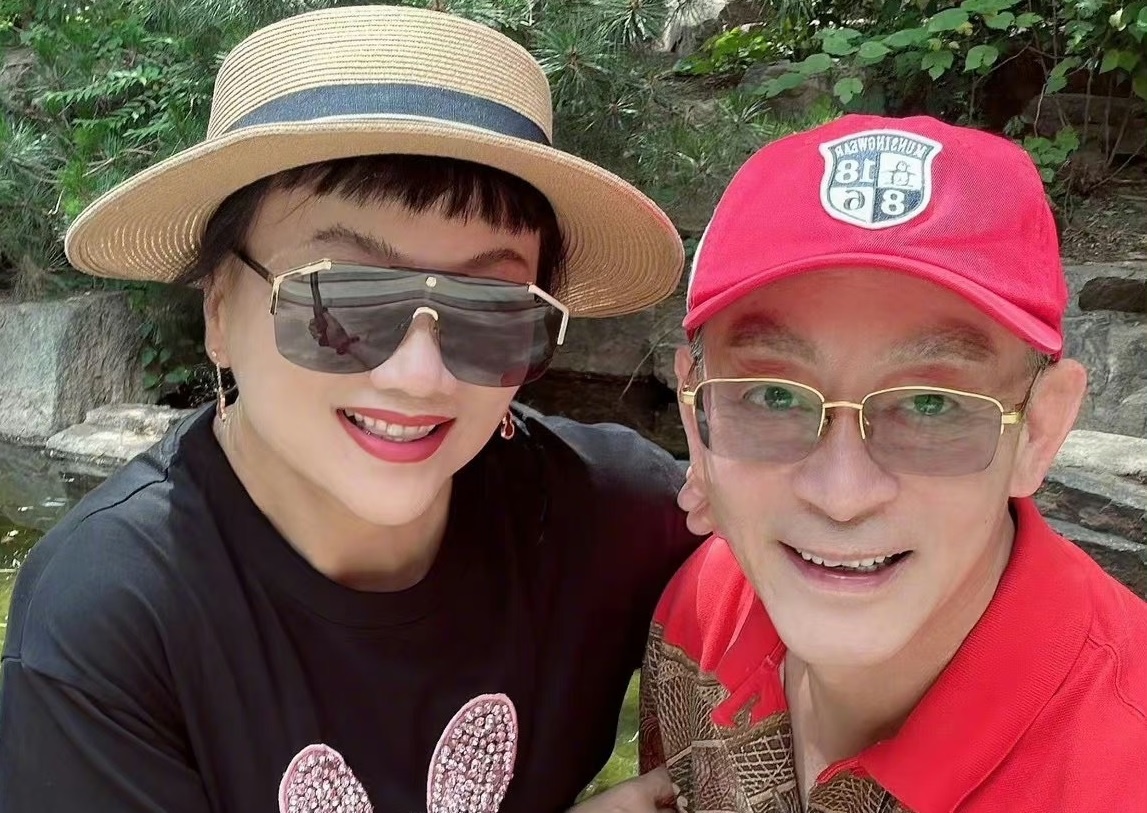 Luc Tieu Linh Dong muon ben vo den 100 tuoi hinh anh