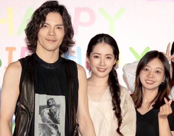 Con trai trum giai tri Hong Kong quan quyt vo sau be boi tinh ai hinh anh