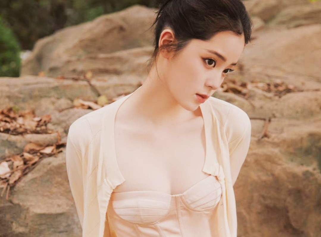 Au Duong Na Na goi cam tuoi 23 hinh anh