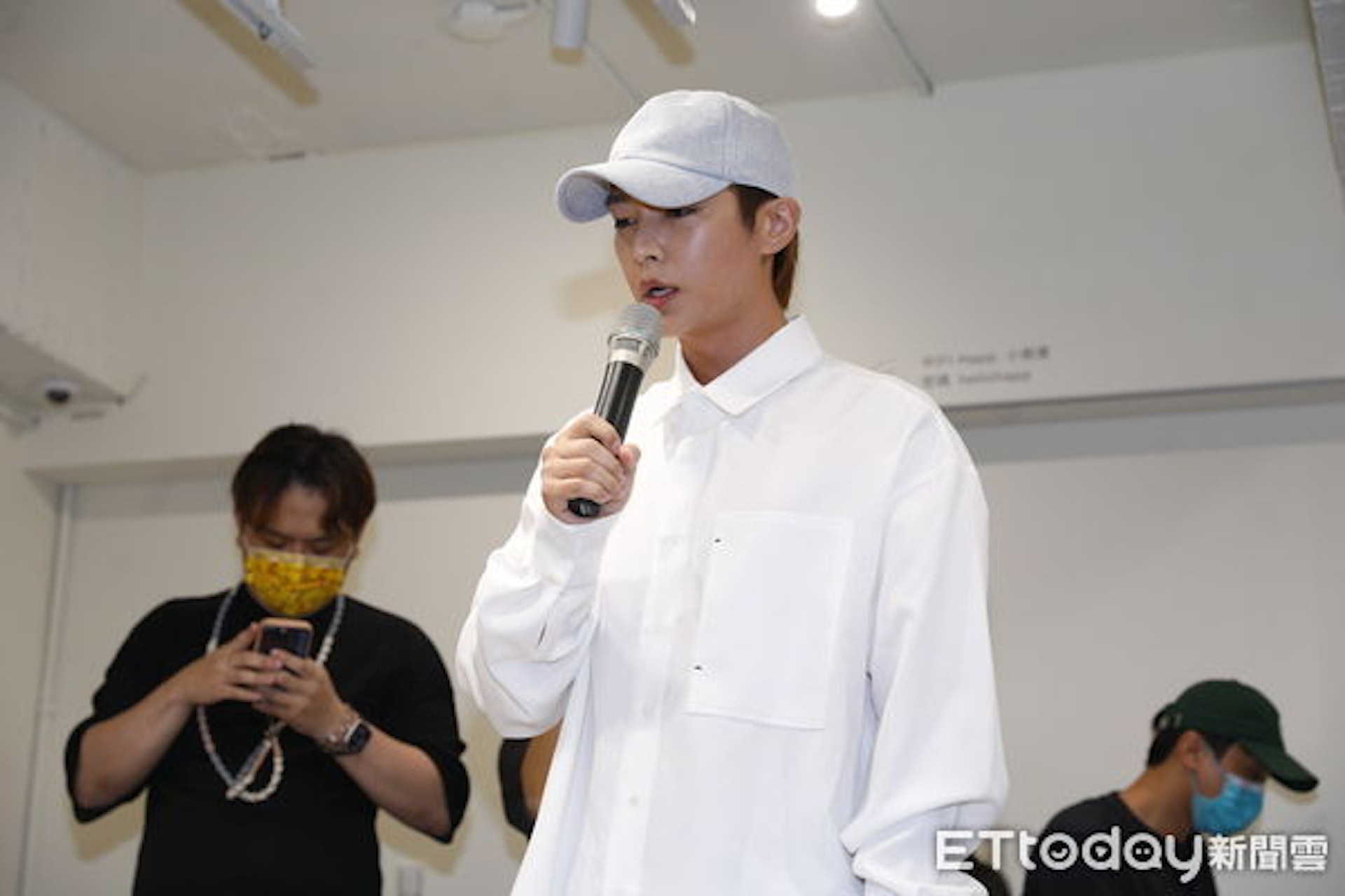 Viêm Á Luân bê bối ảnh 2 Viem A Luan be boi anh 2