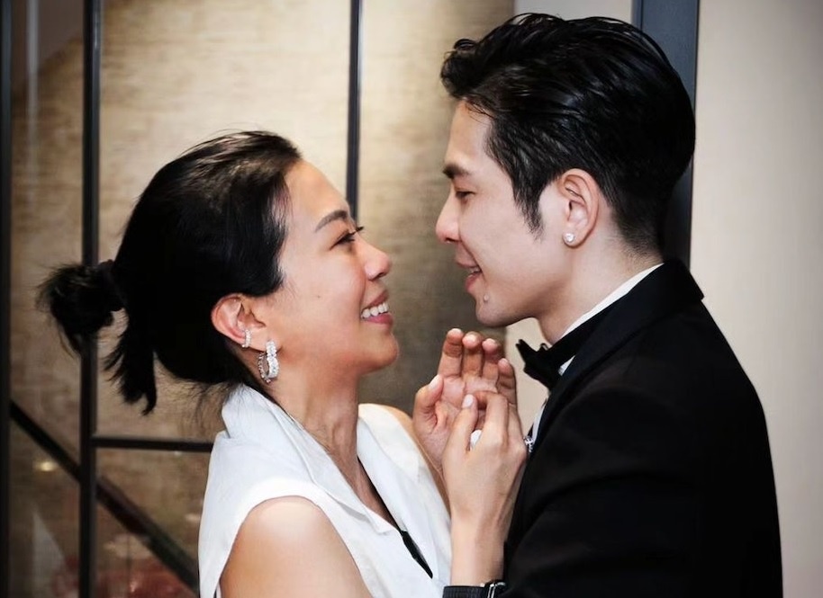 Ca si Tieu Kinh Dang ket hon voi nu quan ly hon 13 tuoi hinh anh