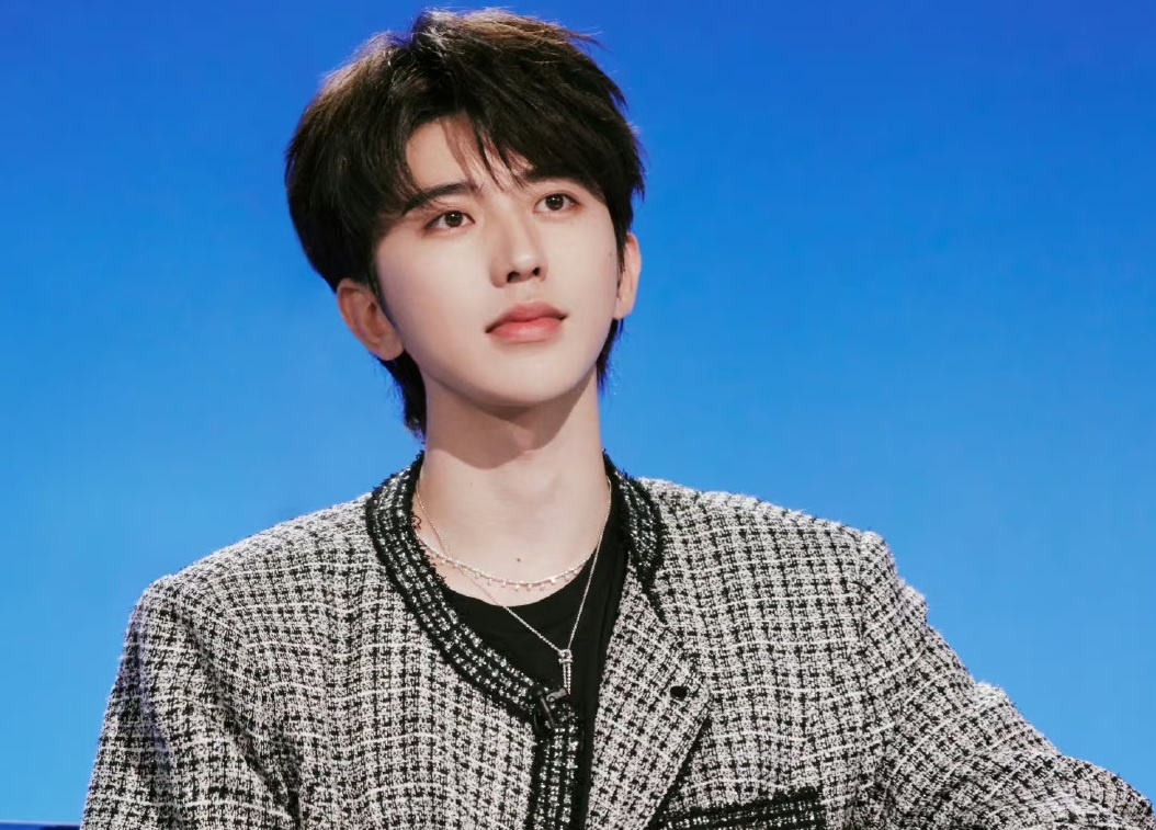 Thai Tu Khon bi boc phot doi tu vi lat mat voi sep lon hinh anh