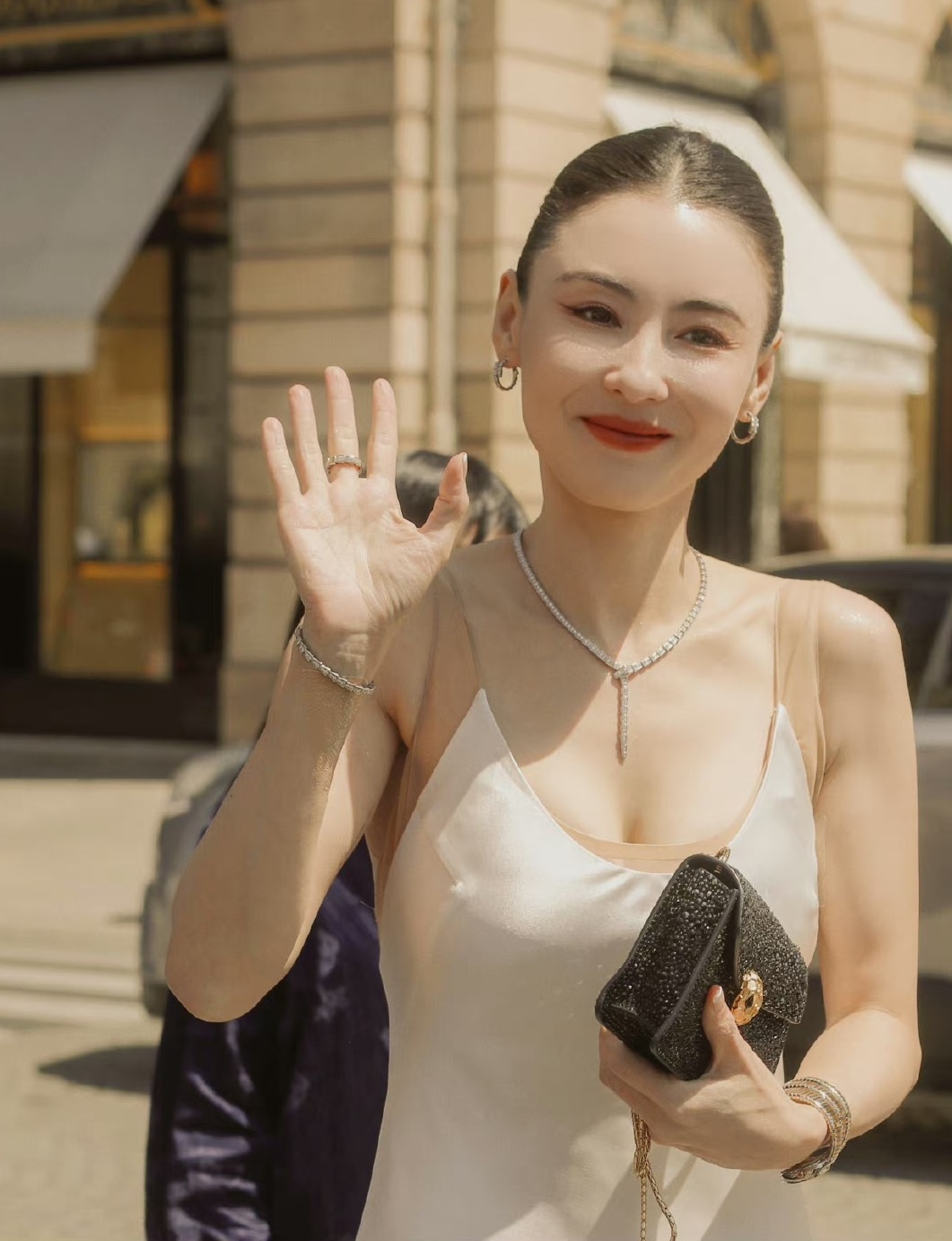 Truong Ba Chi sac voc anh 2