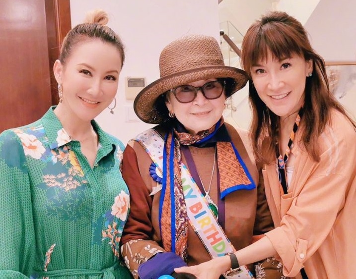 Me cua Coco Lee suy sup sau khi con gai qua doi hinh anh