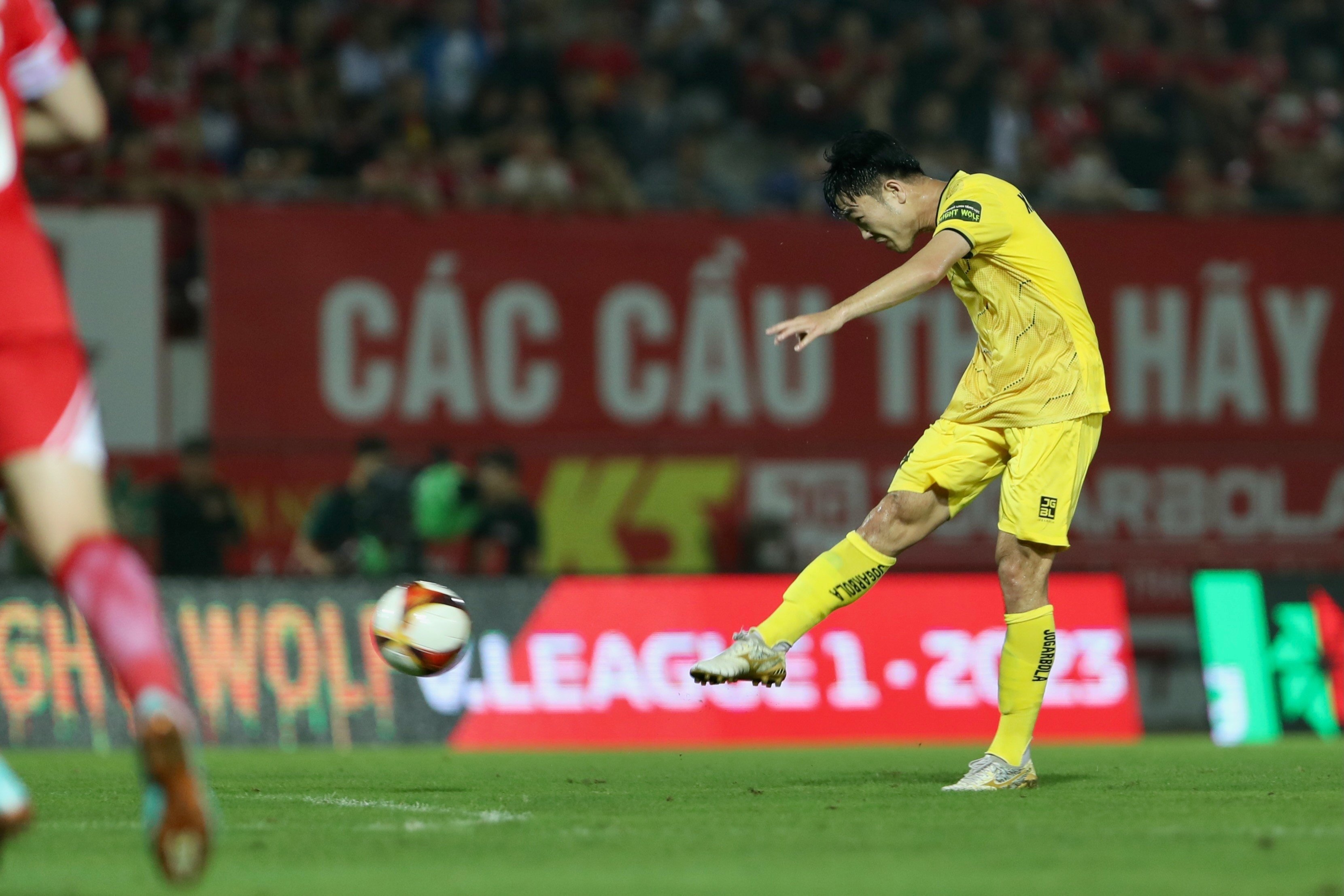 Vong 7 Vleague,  Xuan Truong,  Nham Manh Dung anh 1