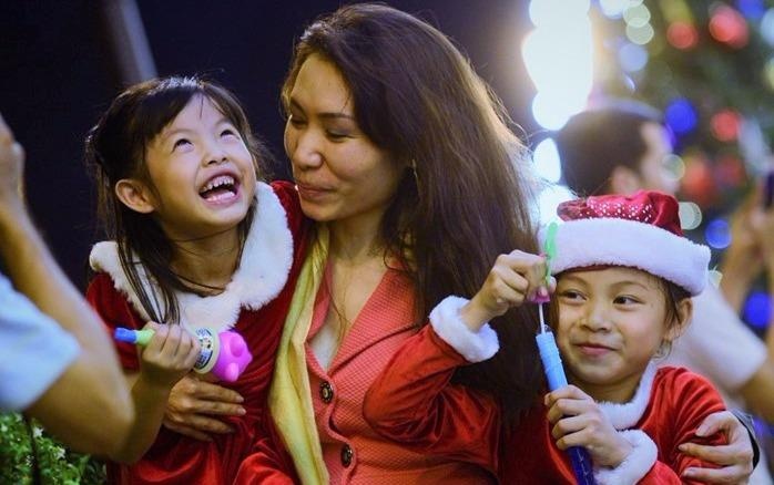 Ha Noi nang rao, Sai Gon mua rao vao Giang sinh hinh anh