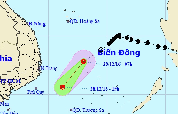 Bao so 10 suy yeu nhanh, mien Trung mua lon hinh anh