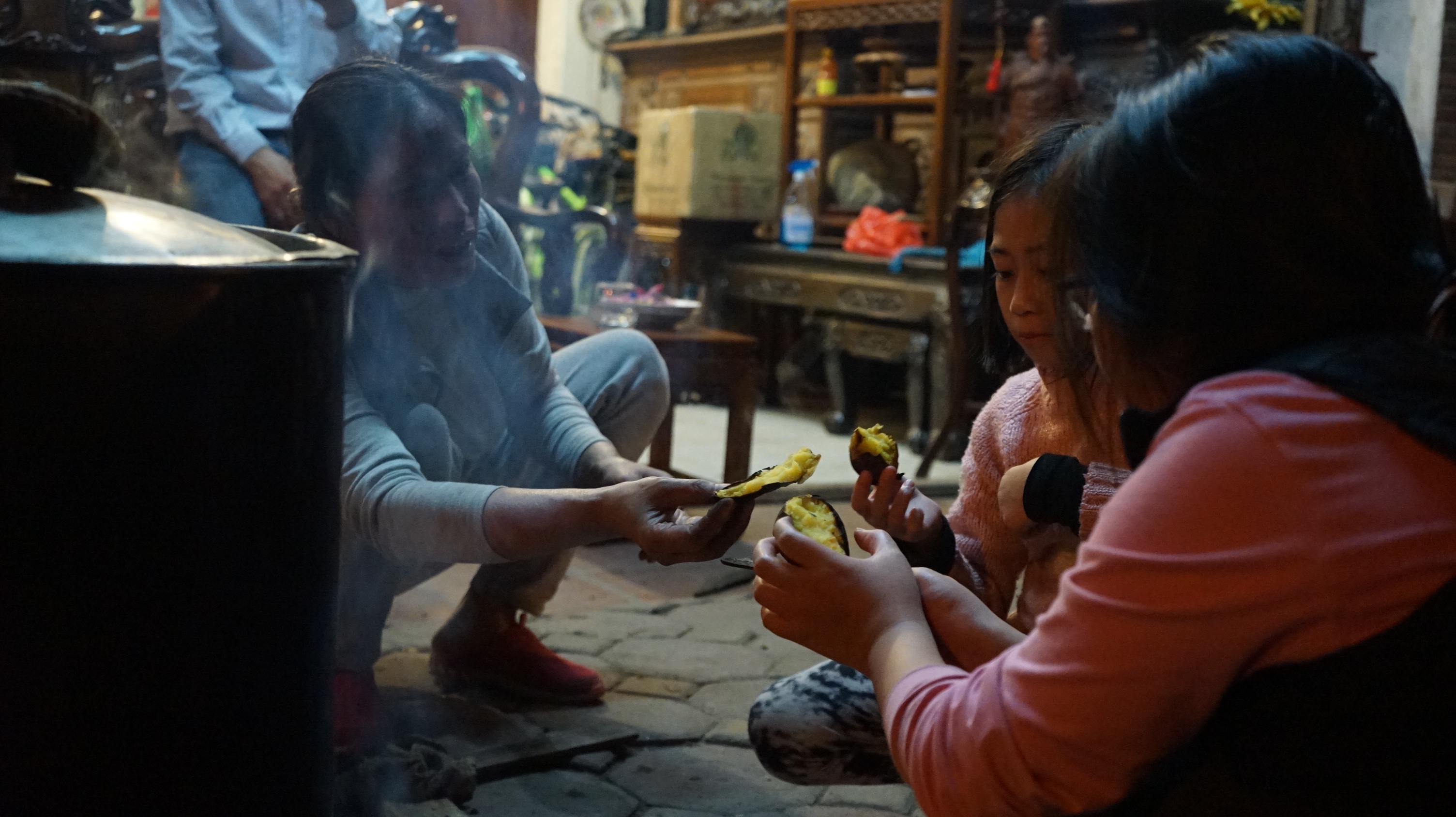 Nau banh chung Tet tren via he Ha Noi anh 10