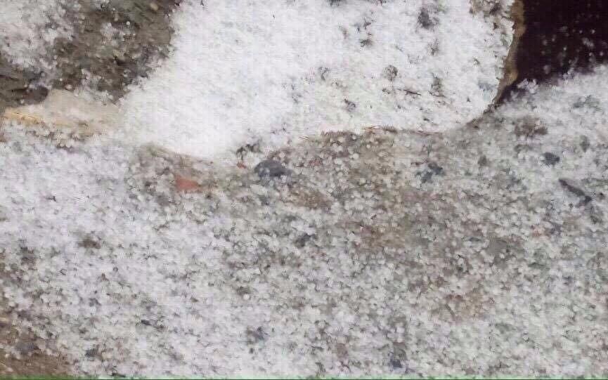 Mua da trang duong len dinh Fansipan gay lam tuong tuyet roi hinh anh