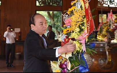 Thu tuong dang huong tai khu di tich Kim Lien hinh anh