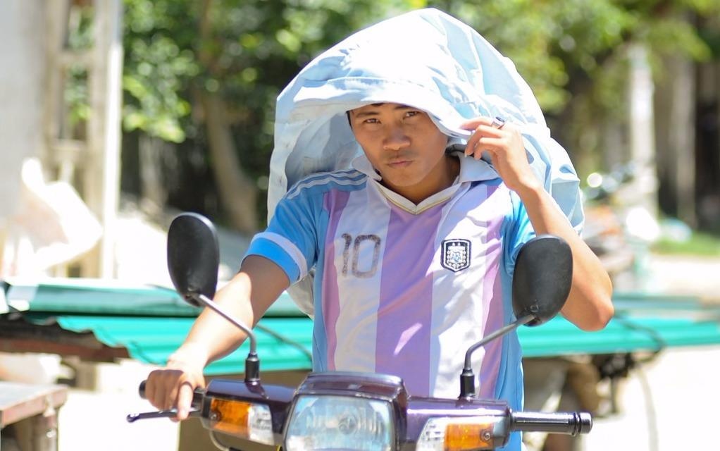 Mien Bac nang nong 38ºC, Sai Gon mua dong hinh anh