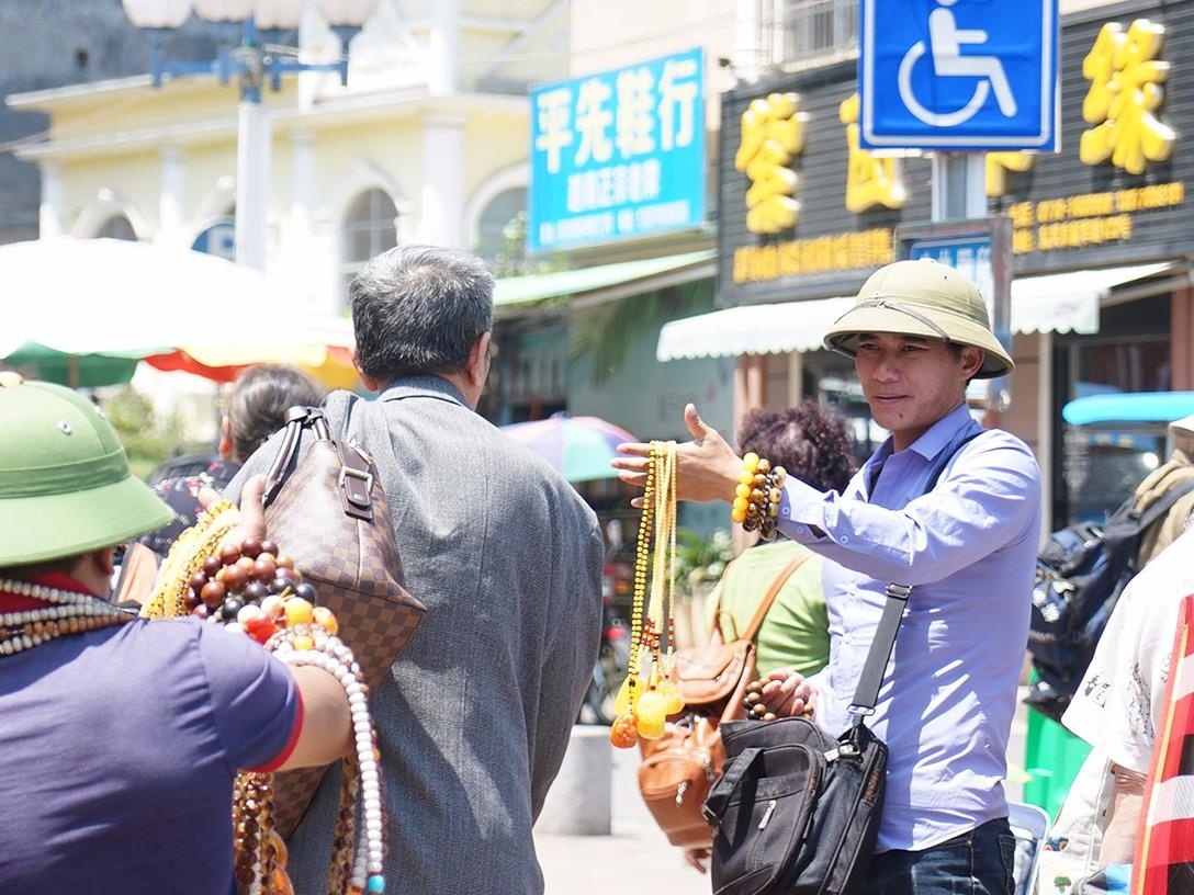 Nguoi Viet muu sinh o cua khau Trung Quoc hinh anh