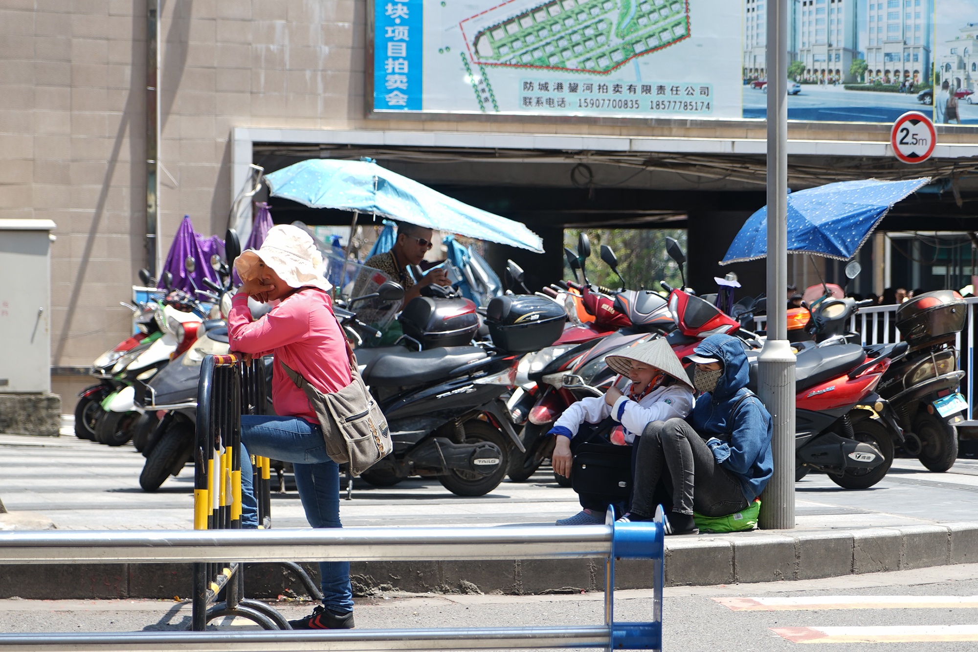 lao động ở cửa khẩu Móng Cái ảnh 3 lao dong o cua khau Mong Cai anh 3