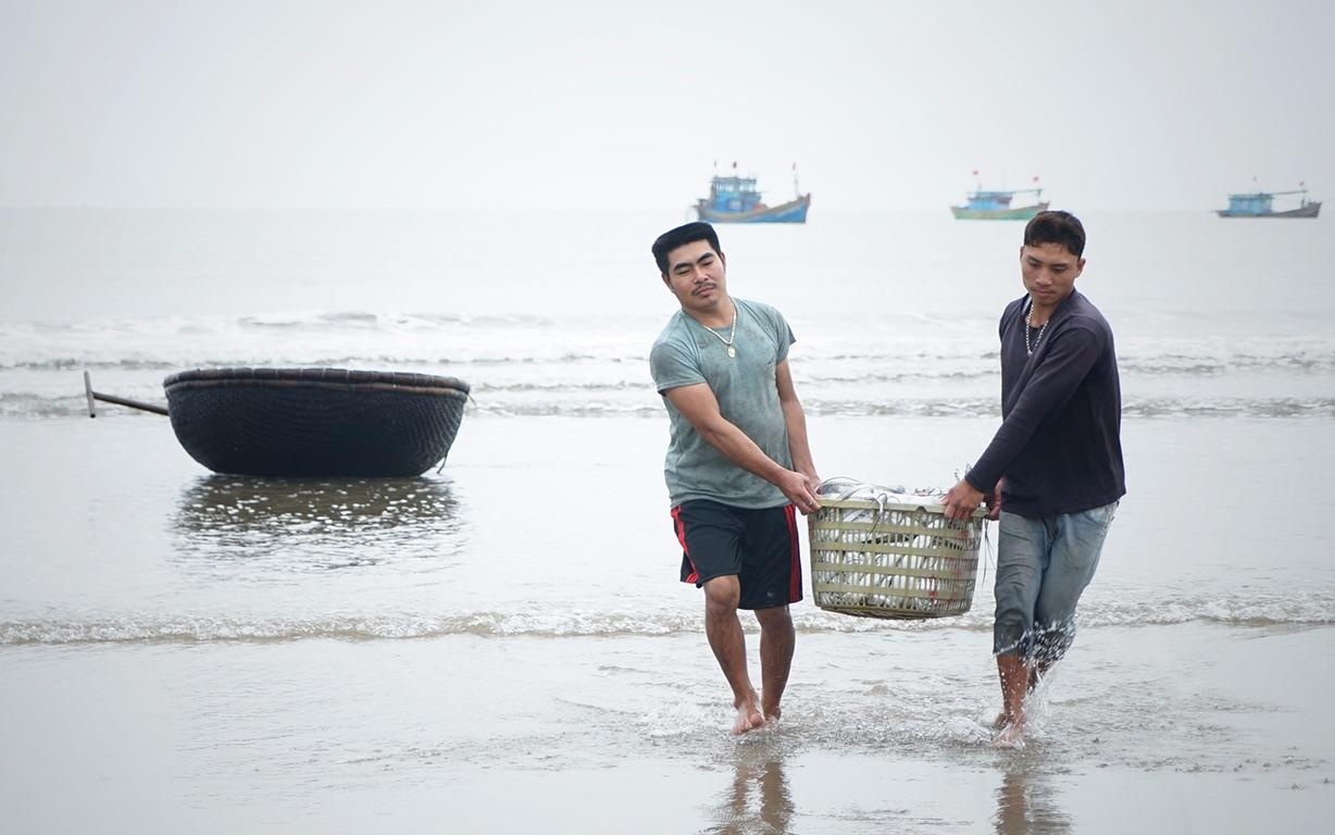 Lang bien Quang Binh chat vat hoi sinh mot nam sau su co Formosa hinh anh