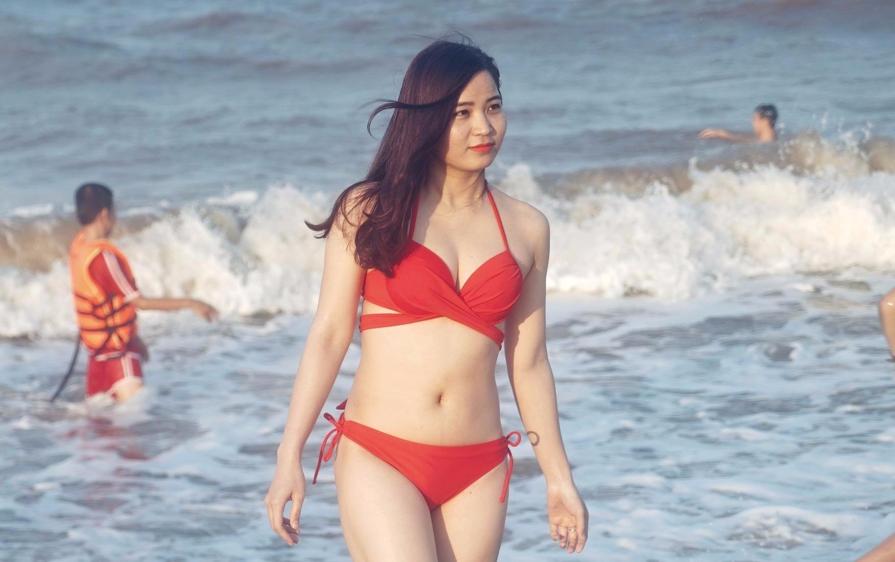 Du khach tro lai bien Quang Binh sau mot nam tham hoa Formosa hinh anh