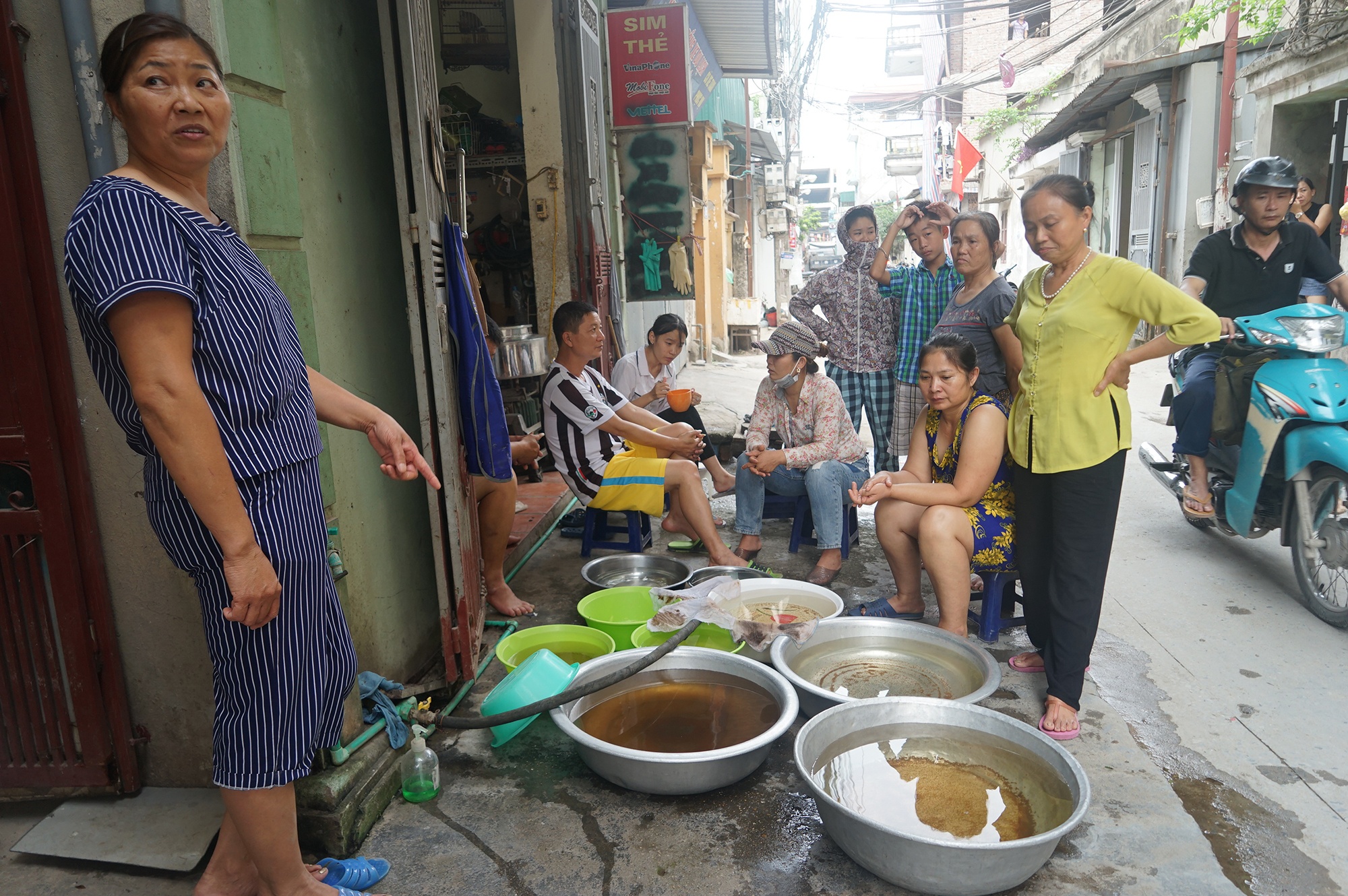 nước sinh hoạt đóng cặn như bùn ảnh 1 nuoc sinh hoat dong can nhu bun anh 1
