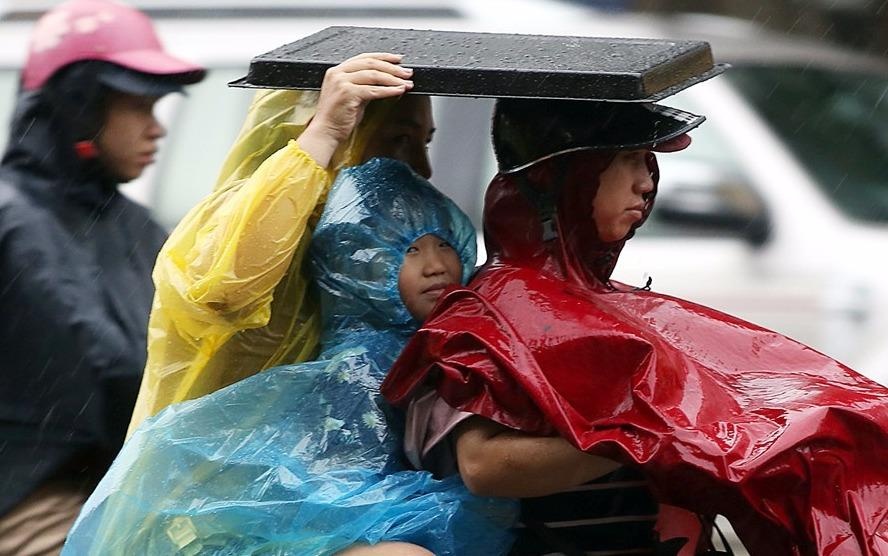 Nhiet do mien Bac sut giam manh nho mua lon dien rong hinh anh