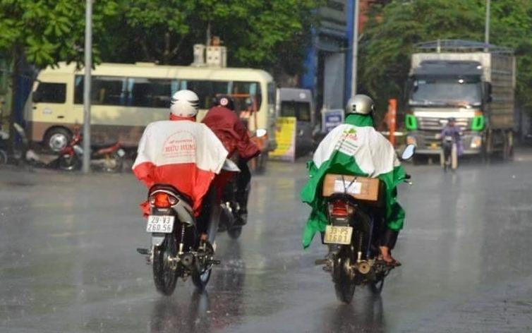 Mua rao o duong Khuat Duy Tien hinh anh