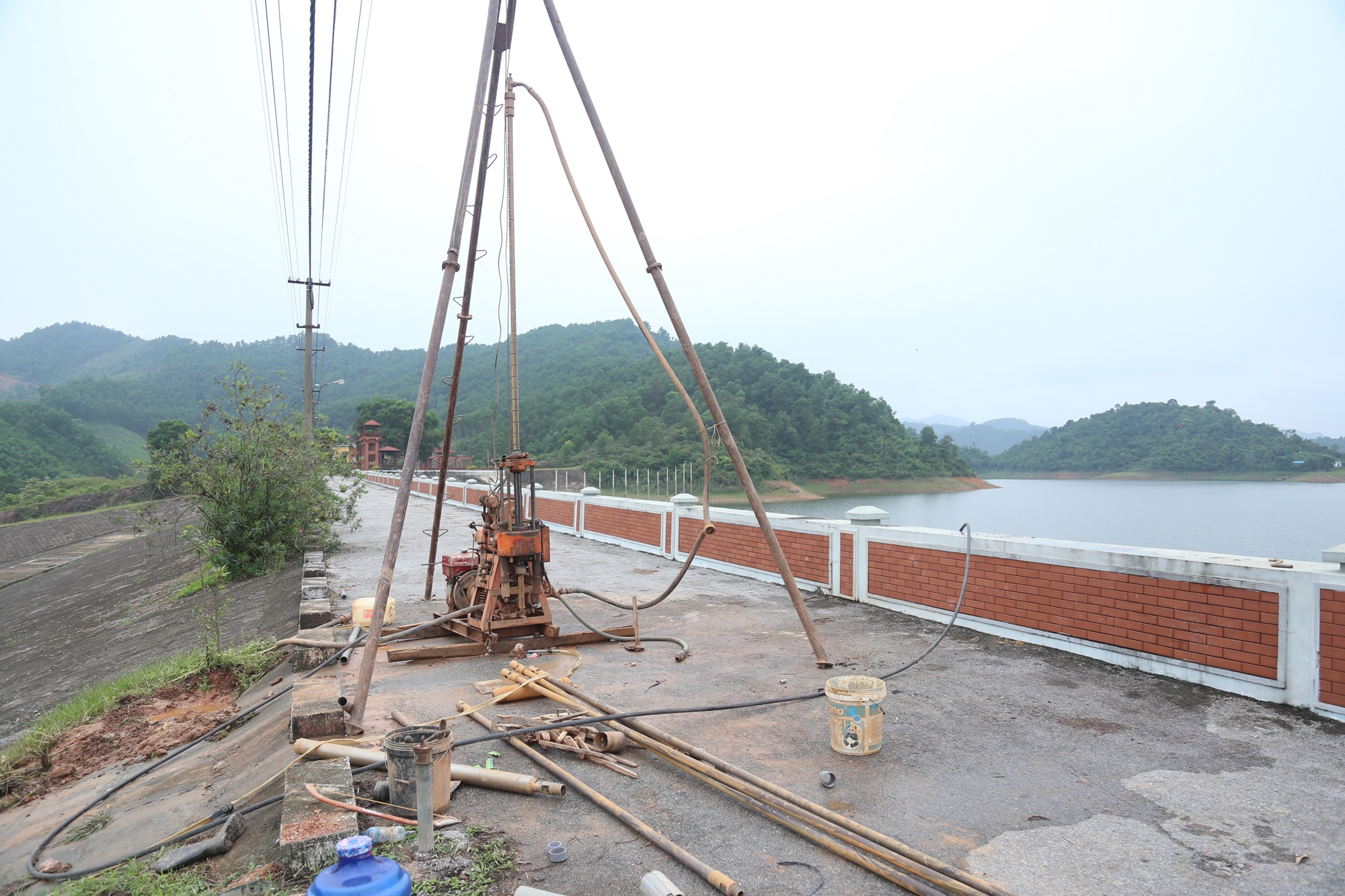 đập chính hồ Núi Cốc ảnh 1 dap chinh ho Nui Coc anh 1