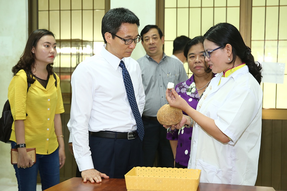 Vu Duc Dam chia se voi sinh vien anh 1