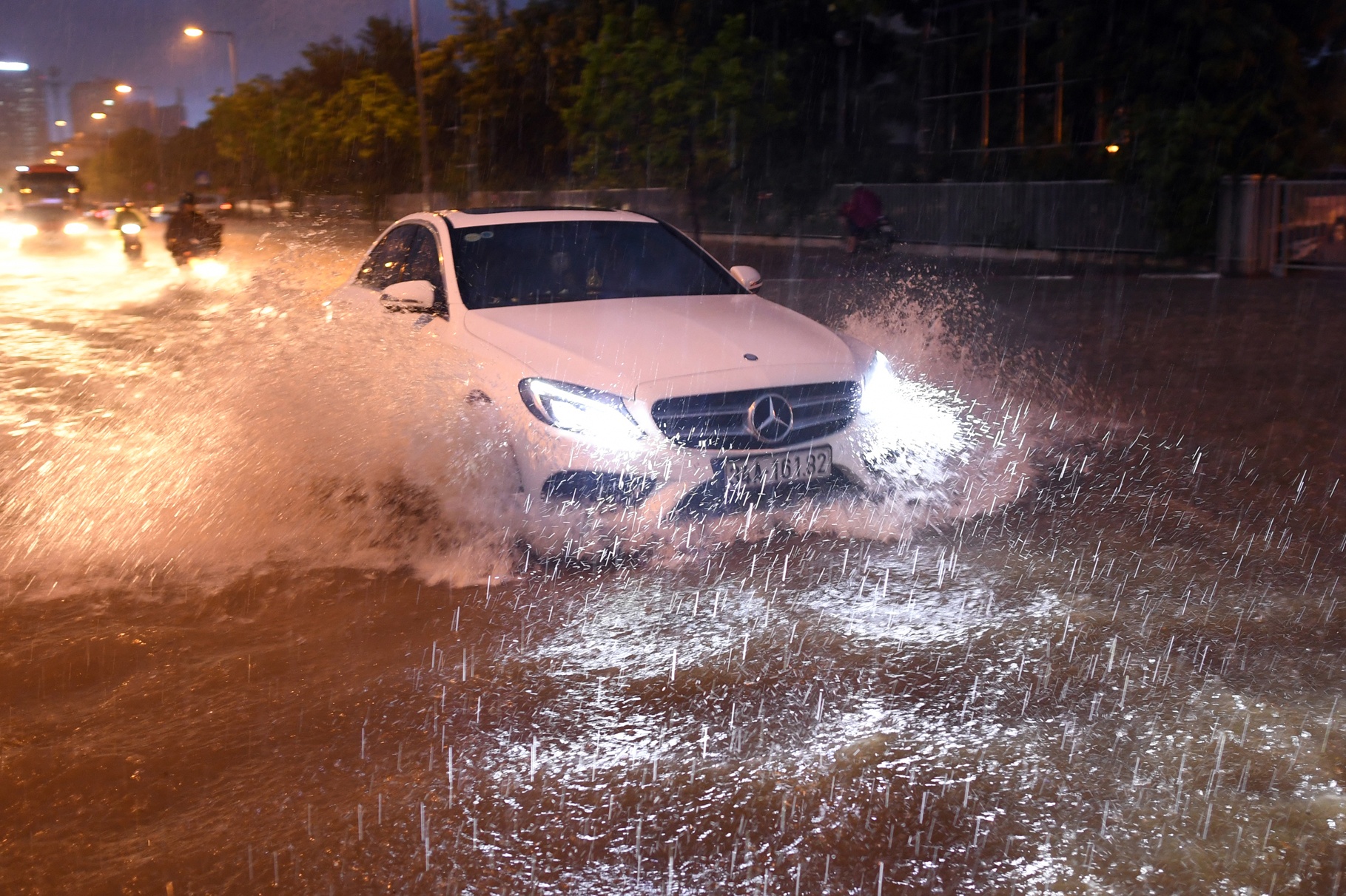 Ha Noi ngap lut sau mua lon anh 7