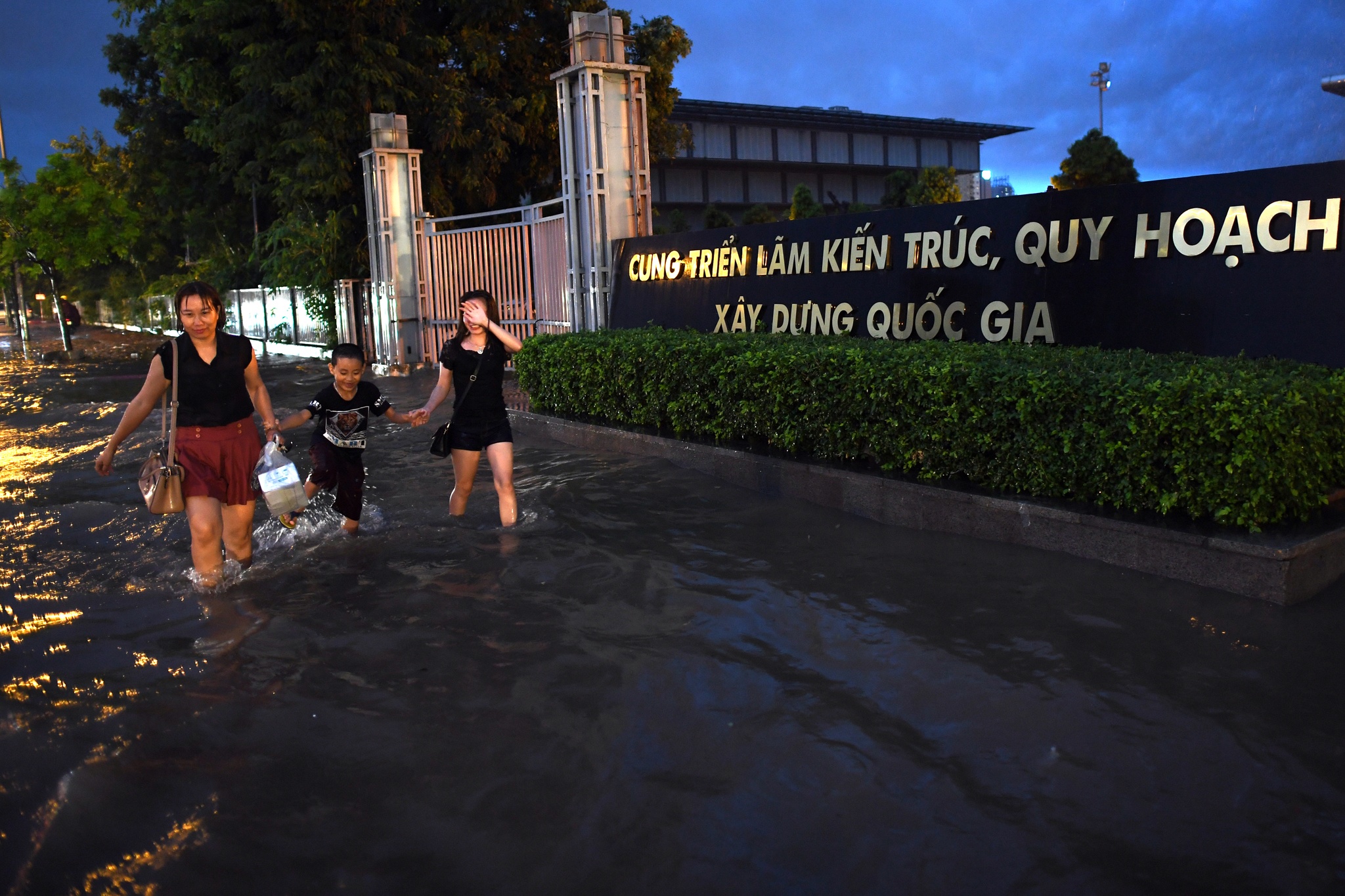 Ha Noi ngap lut sau mua lon anh 9