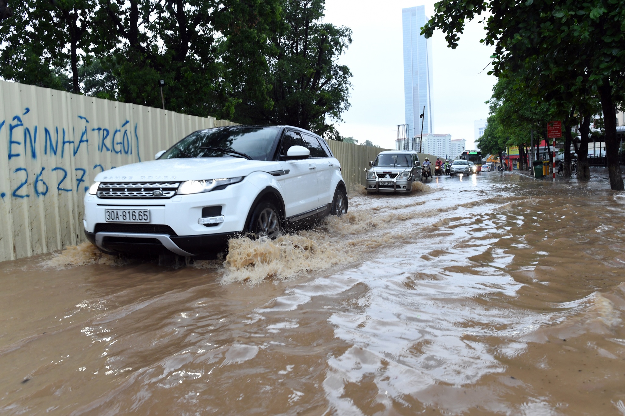 Ha Noi ngap lut sau mua lon anh 2