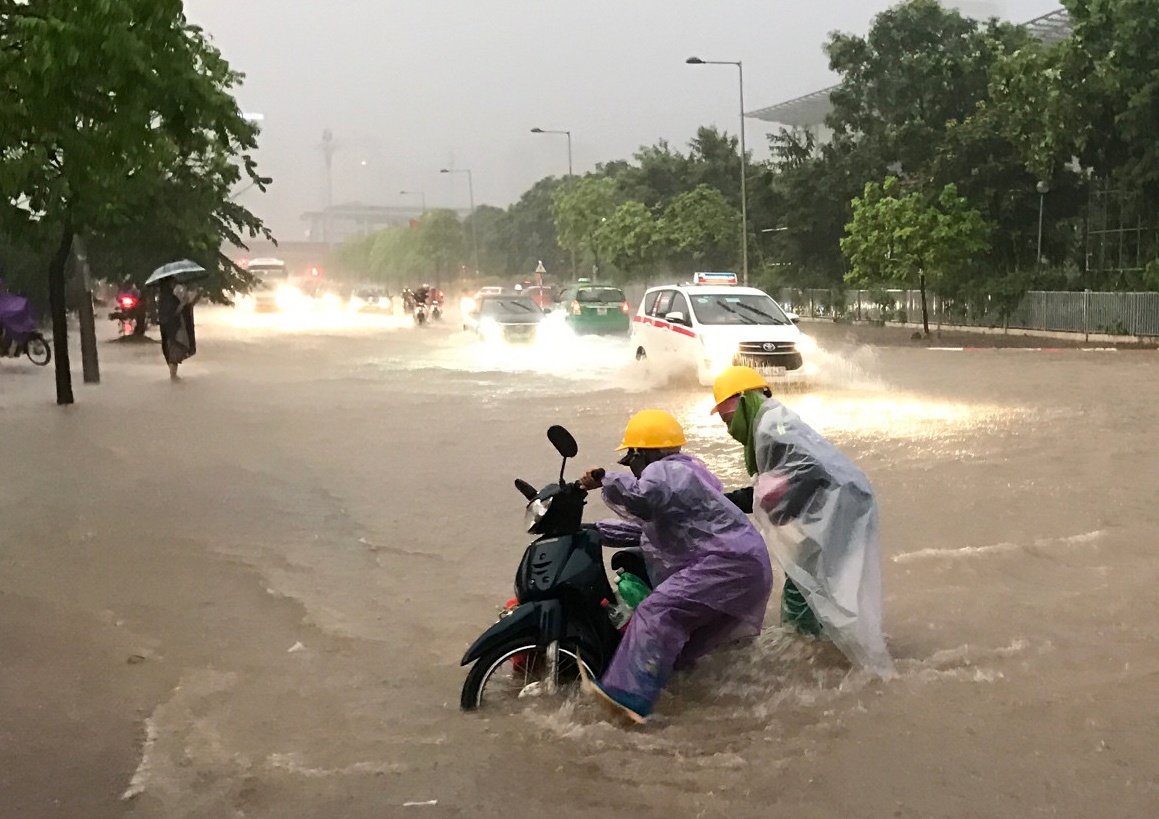 Ha Noi ngap lut sau mua lon anh 4