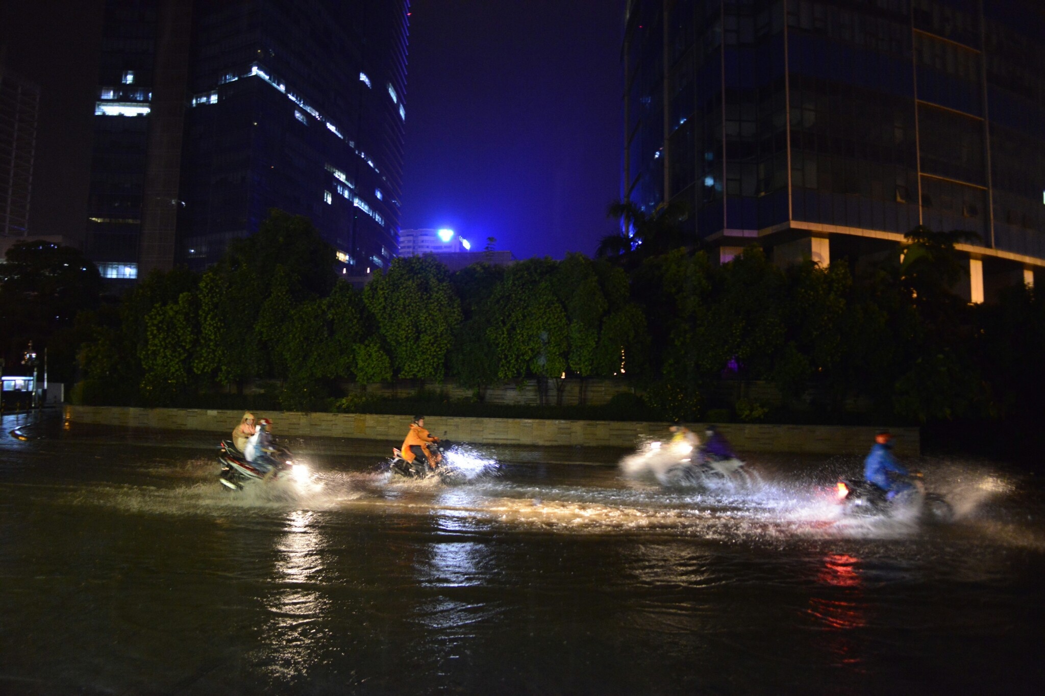 Ha Noi ngap nang vi mua lon anh 1