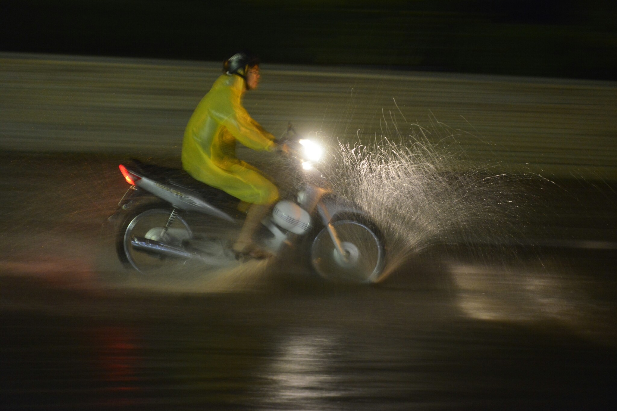 Ha Noi ngap nang vi mua lon anh 5