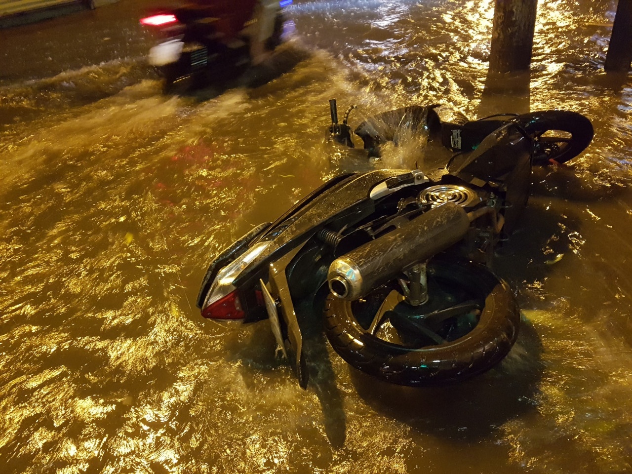 Ha Noi ngap nang vi mua lon anh 11